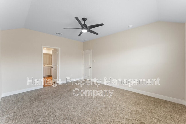 Building Photo - 1428 Redwood Crk