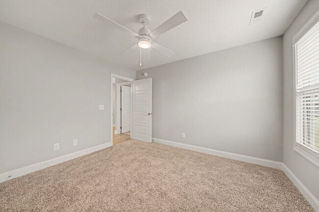 Building Photo - 199 Donegal Dr