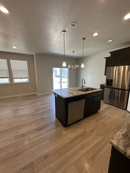 Building Photo - 4114 W Harmony Dr