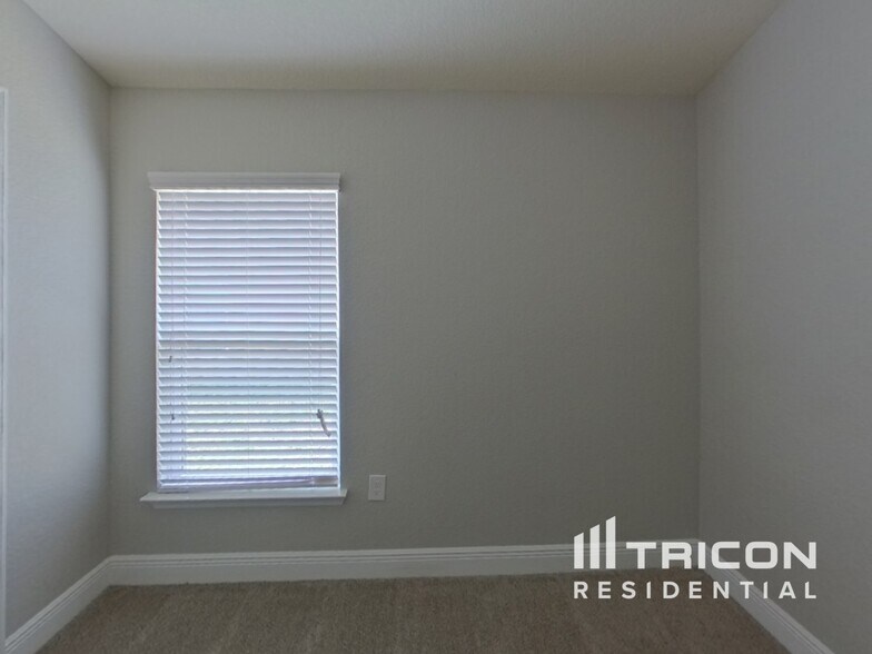 Building Photo - 14511 Dunrobin Dr