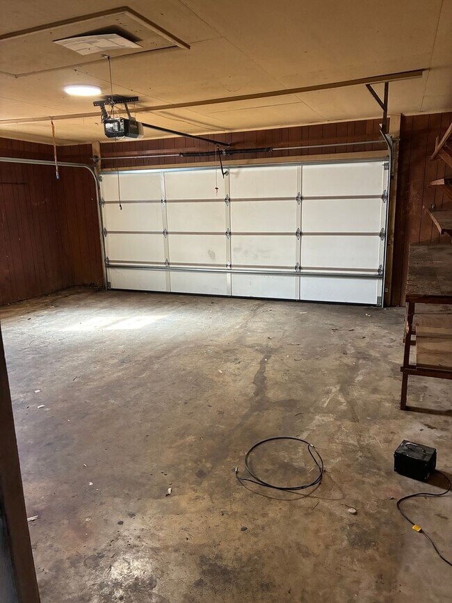 Building Photo - Spacious 4 Bedroom/3 Bath Family Home West End of Searcy