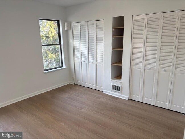 Building Photo - 213 Vernon St