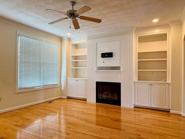 Building Photo - Gorgeous 3 story, 3 bed home in Ocean Park!