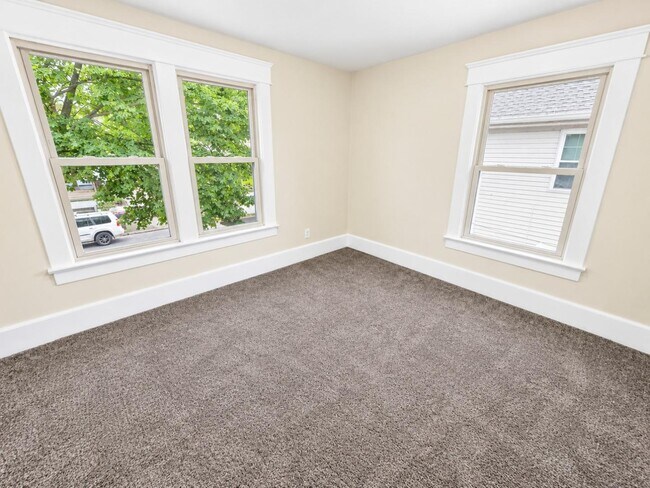 Building Photo - 905 Berwin St