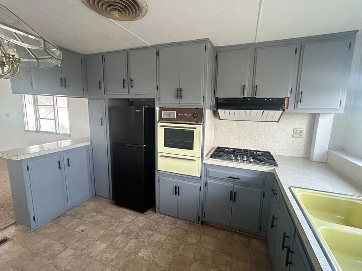 Building Photo - 530 S Alma School Rd