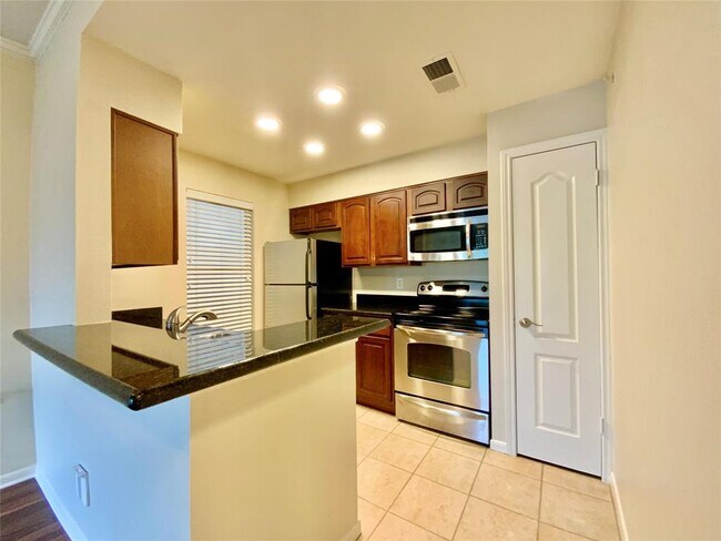 Building Photo - 6000 Shepherd Mountain Cove