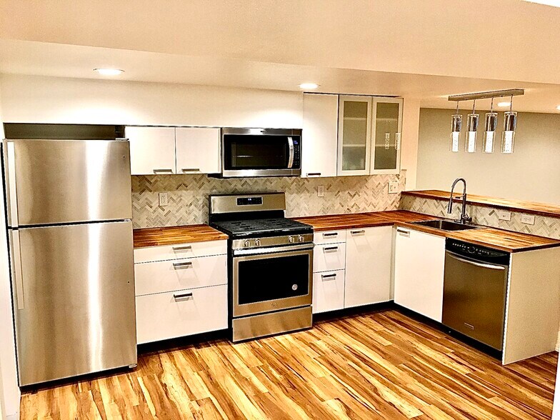 Building Photo - 5404 NE 54th Ave