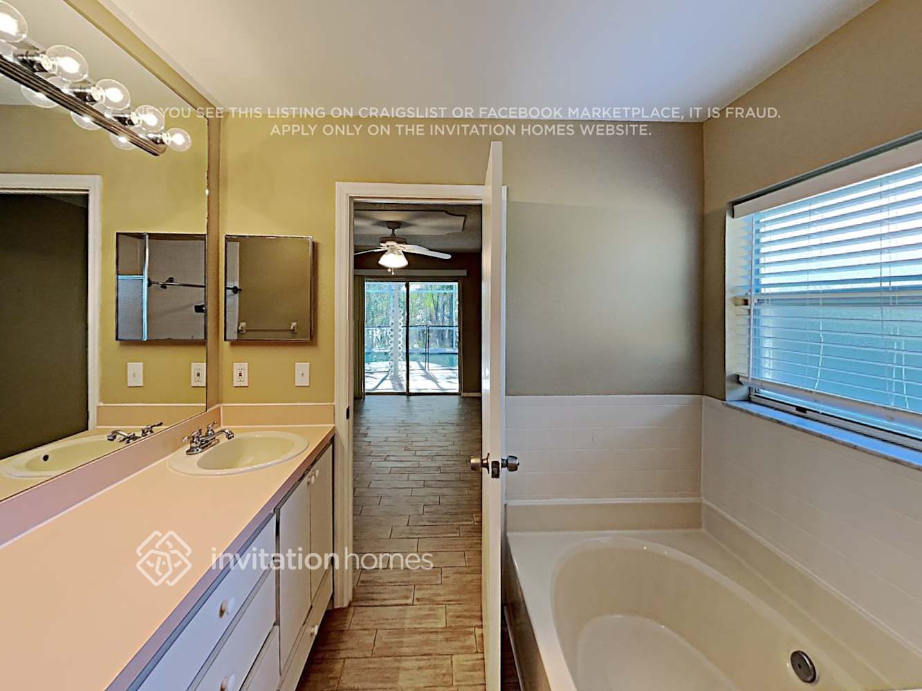 Building Photo - 3242 Centerwood Dr