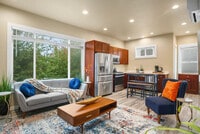 Building Photo - 914 16th Ave