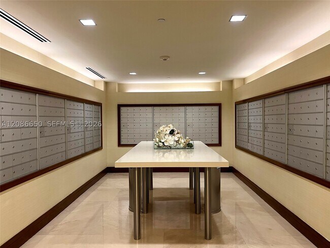 Building Photo - 1060 Brickell Ave