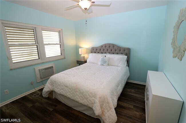 Building Photo - 130 N Collier Blvd