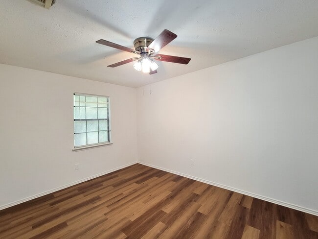 Building Photo - 2030 Creek Valley Ln