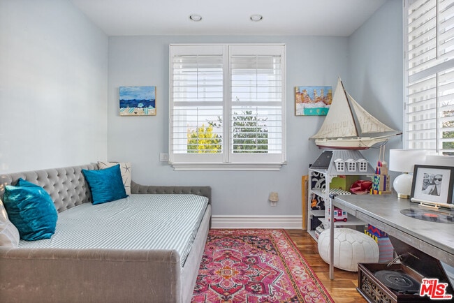 Building Photo - 765 N Almar Ave