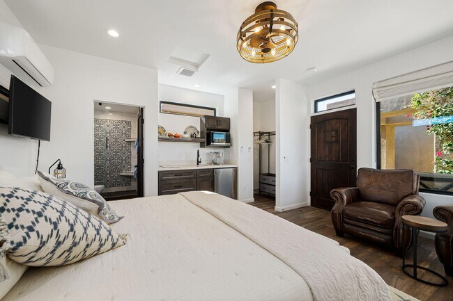 Building Photo - 96 Vía Bella