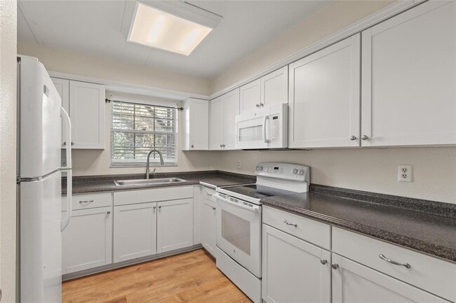 Building Photo - 230 N Bayshore Blvd