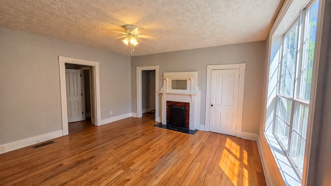 Building Photo - 227 Hendrix Ave SW