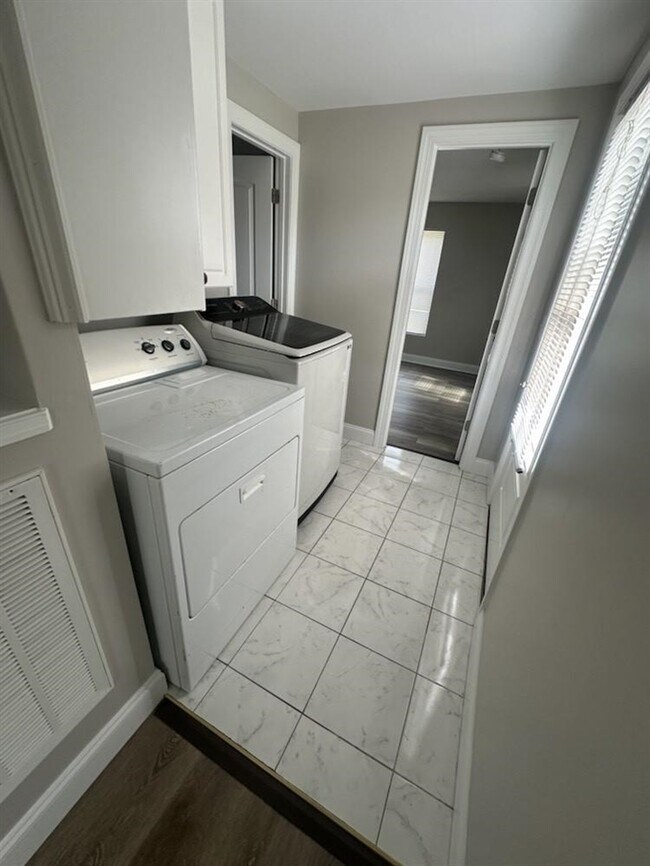 Building Photo - 49 Christmas Ln