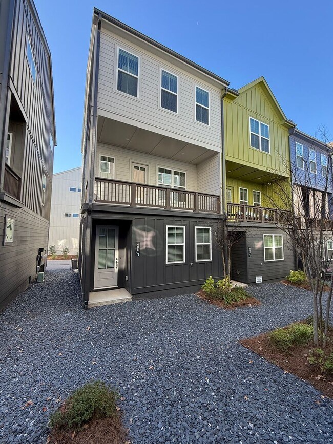 Primary Photo - Gorgeous Chosewood/Grant Park Townhome