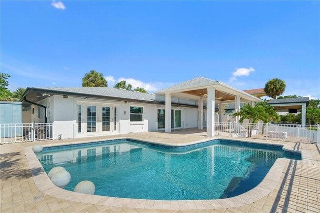 Building Photo - 3924 Versailles Dr