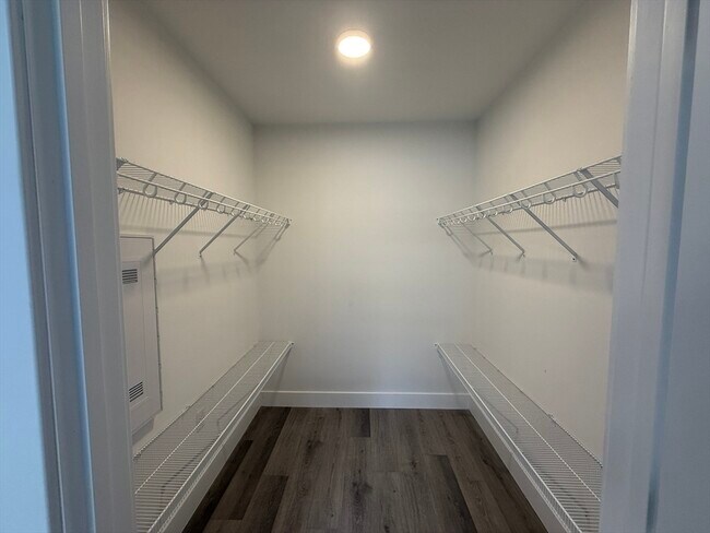 Building Photo - 251 Sladen St