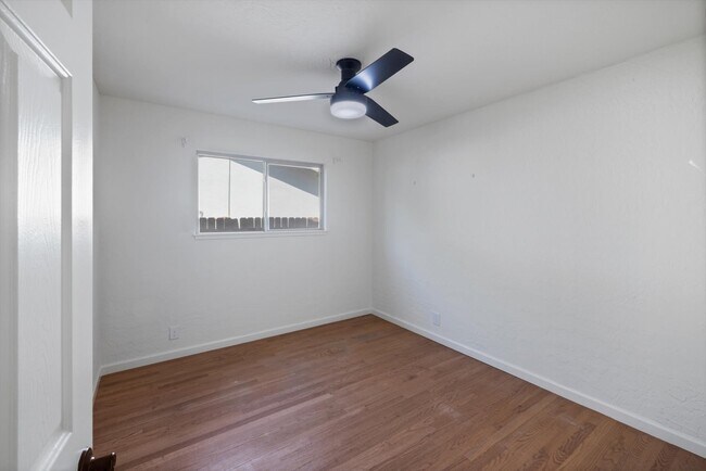 Building Photo - 618 Crestview Dr