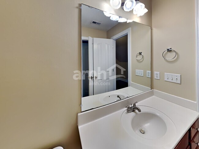 Building Photo - 636 Osborne Ln