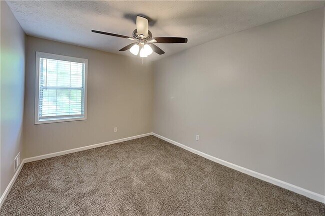 Building Photo - 2263 Turtle Club Dr NE