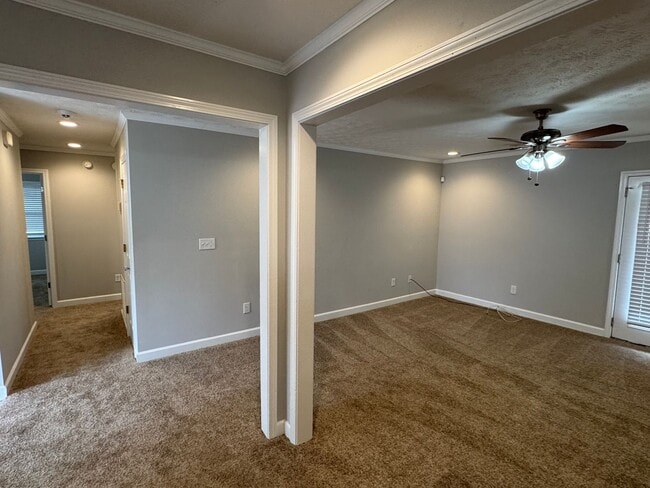 Building Photo - Lovely Brick Home!