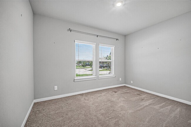 Building Photo - 13126 Lago Acero