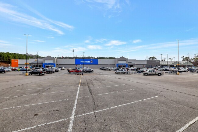 Walmart Nearby! - 1519 Hollins Dr