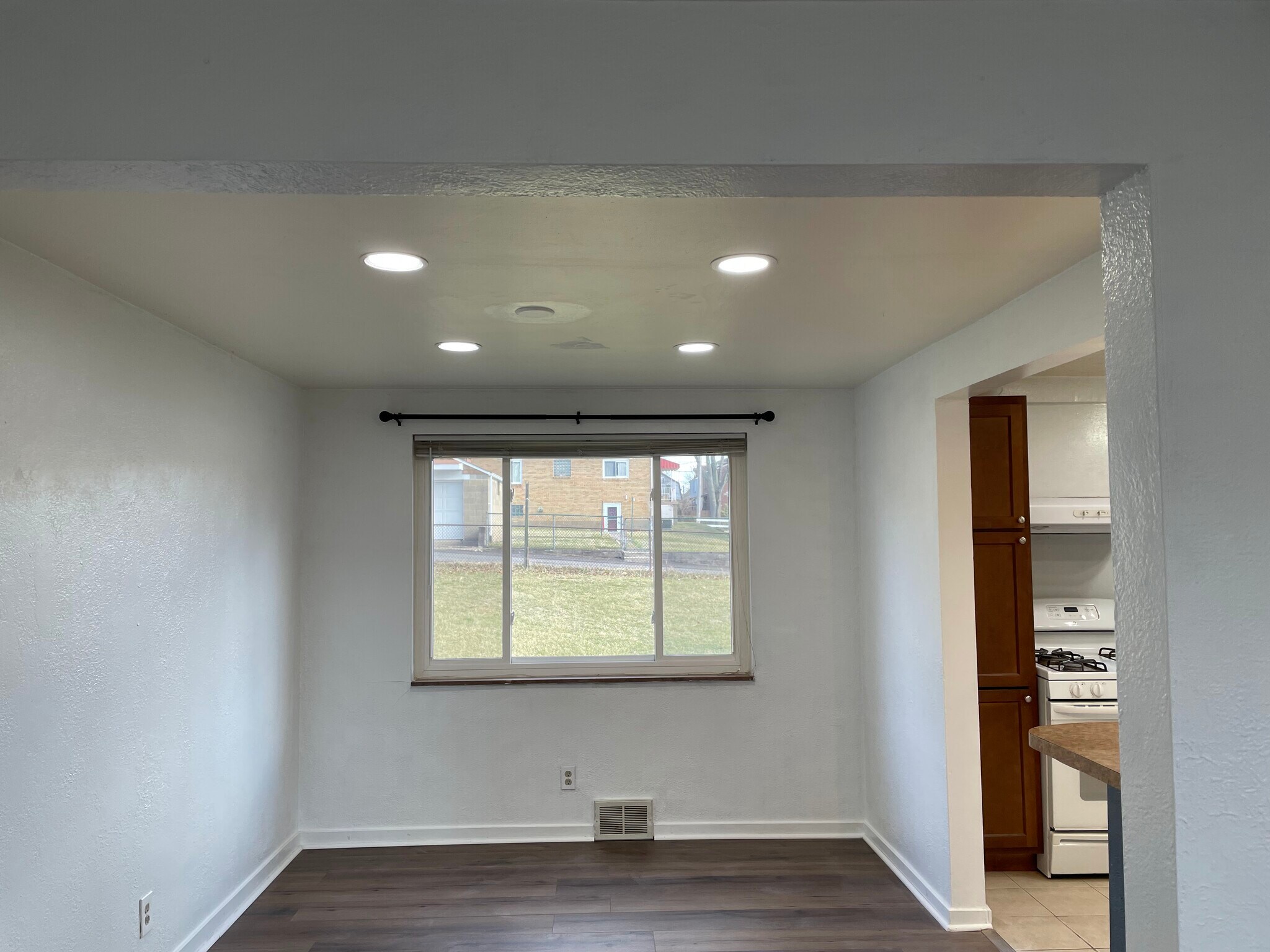 Building Photo - 206 Whipple St