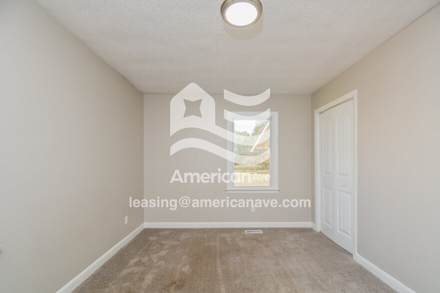 Building Photo - 185 Sandclay Dr