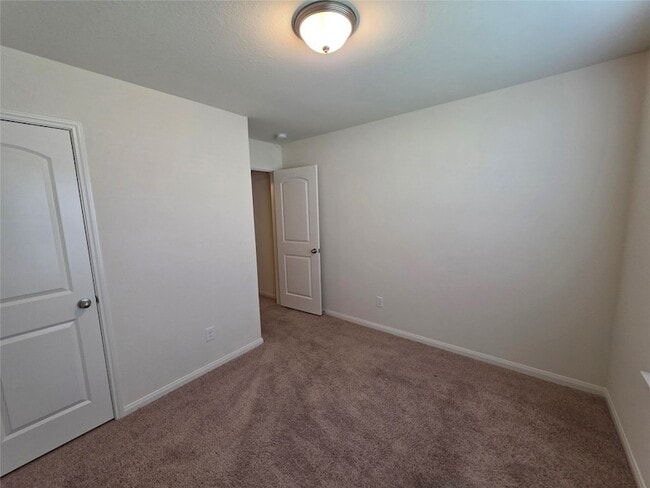 Building Photo - 723 Crystal Lakes Dr