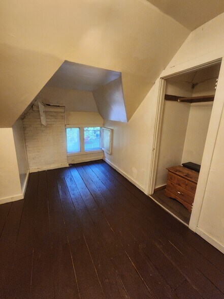 Building Photo - 1042 W Prairie Ave