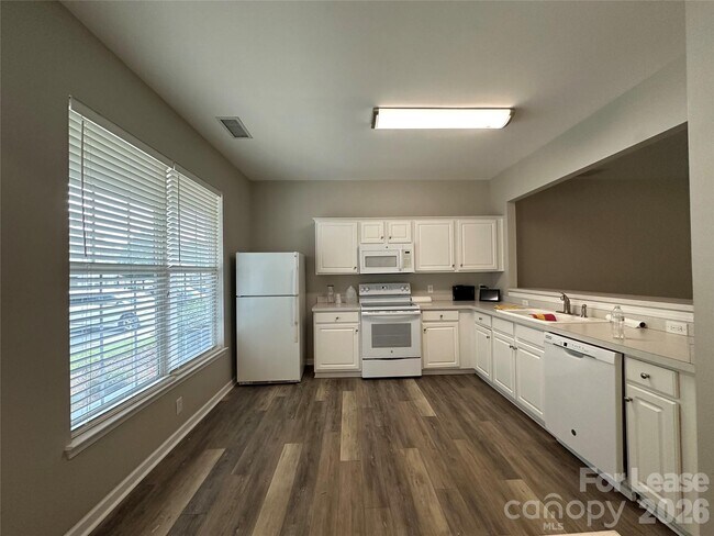 Building Photo - 6626 Rothchild Dr