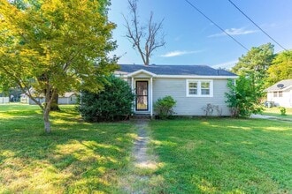 Building Photo - 505 W Texie Ave