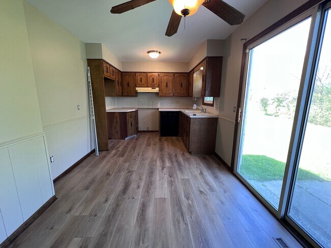 Building Photo - Updated Two Bedroom Duplex in Jenison!