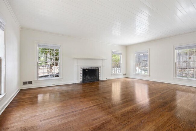 Building Photo - 610 Rathervue Pl
