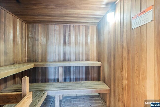 Building Photo - 302 The Promenade