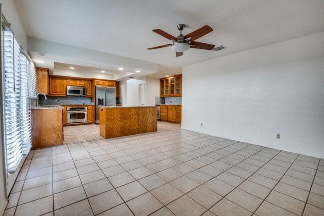 Building Photo - ***2 WEEKS FREE RENT WITH MOVE IN ON OR BE...