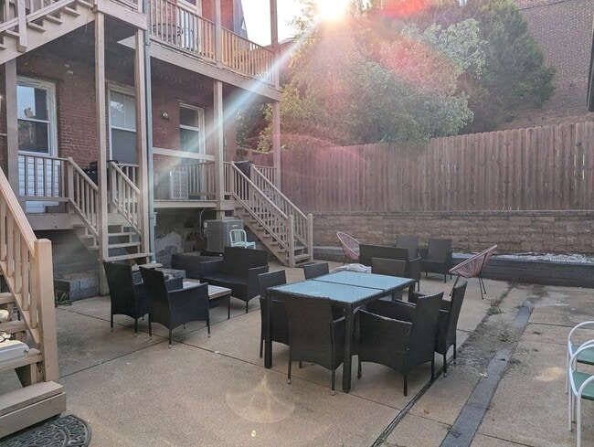 Building Photo - 715 Soulard St