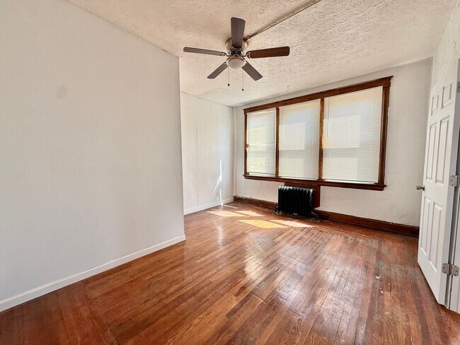 Building Photo - 548 Carplin Pl