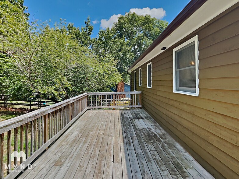 Building Photo - 4317 Freeport Dr