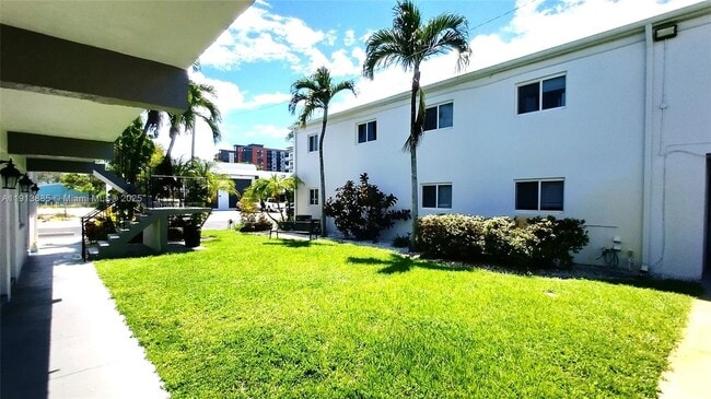 Building Photo - 715 NE 2nd Ave