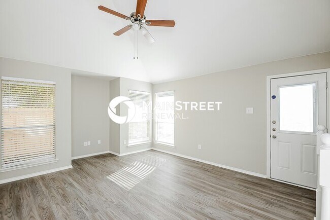 Building Photo - 4 Bedroom Pet-Friendly Home in Dallas, TX with Main Street Renewal