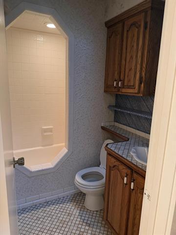 Building Photo - 2309 Richwood Dr