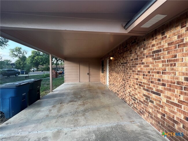 Building Photo - 1792 Kuehler Ave