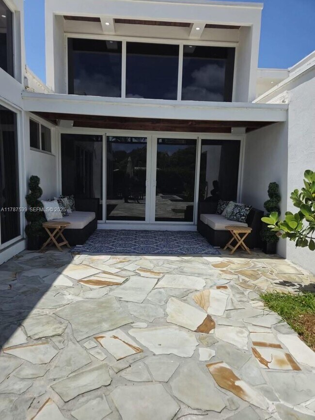 Building Photo - 4050 NE 25th Ave