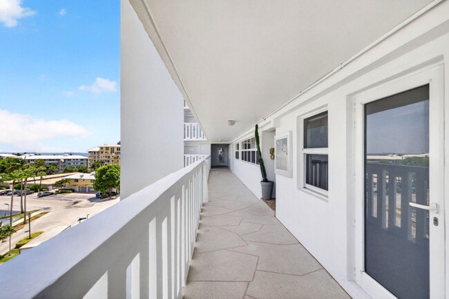 Building Photo - 2000 S Ocean Dr