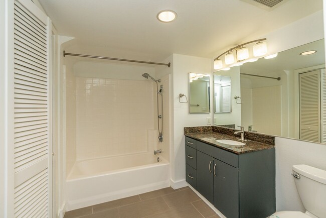 Building Photo - +++ LOOK NO FURTHER STUNNING 1BD LOFT WITH...